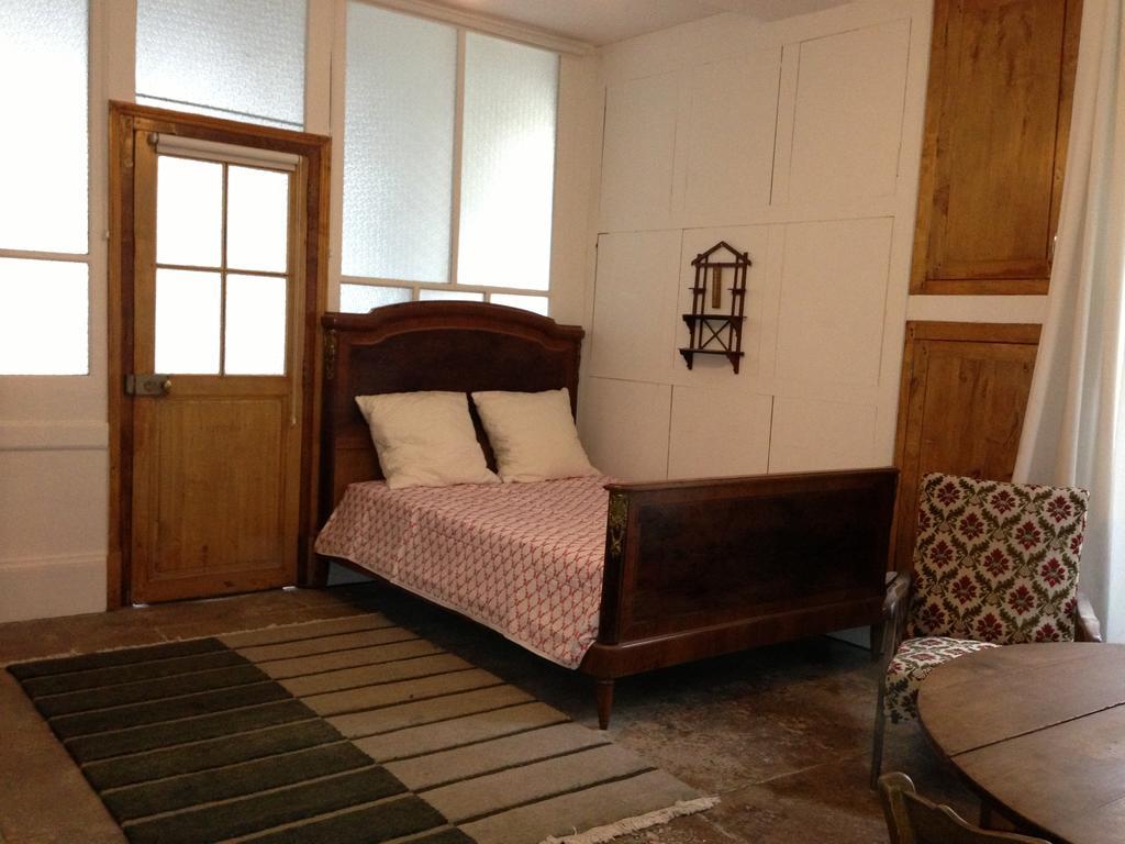 Bed and Breakfast Les Epis D'Or L'Isle-sur-Serein Zimmer foto