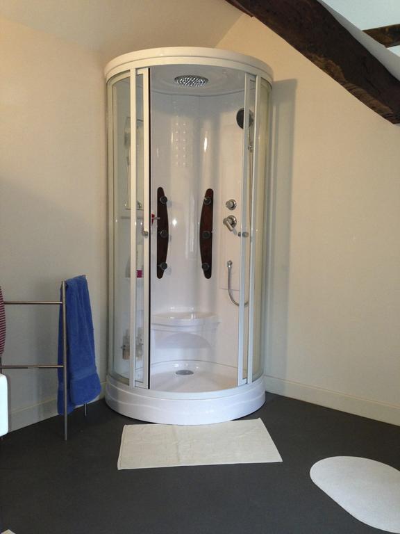 Bed and Breakfast Les Epis D'Or L'Isle-sur-Serein Zimmer foto